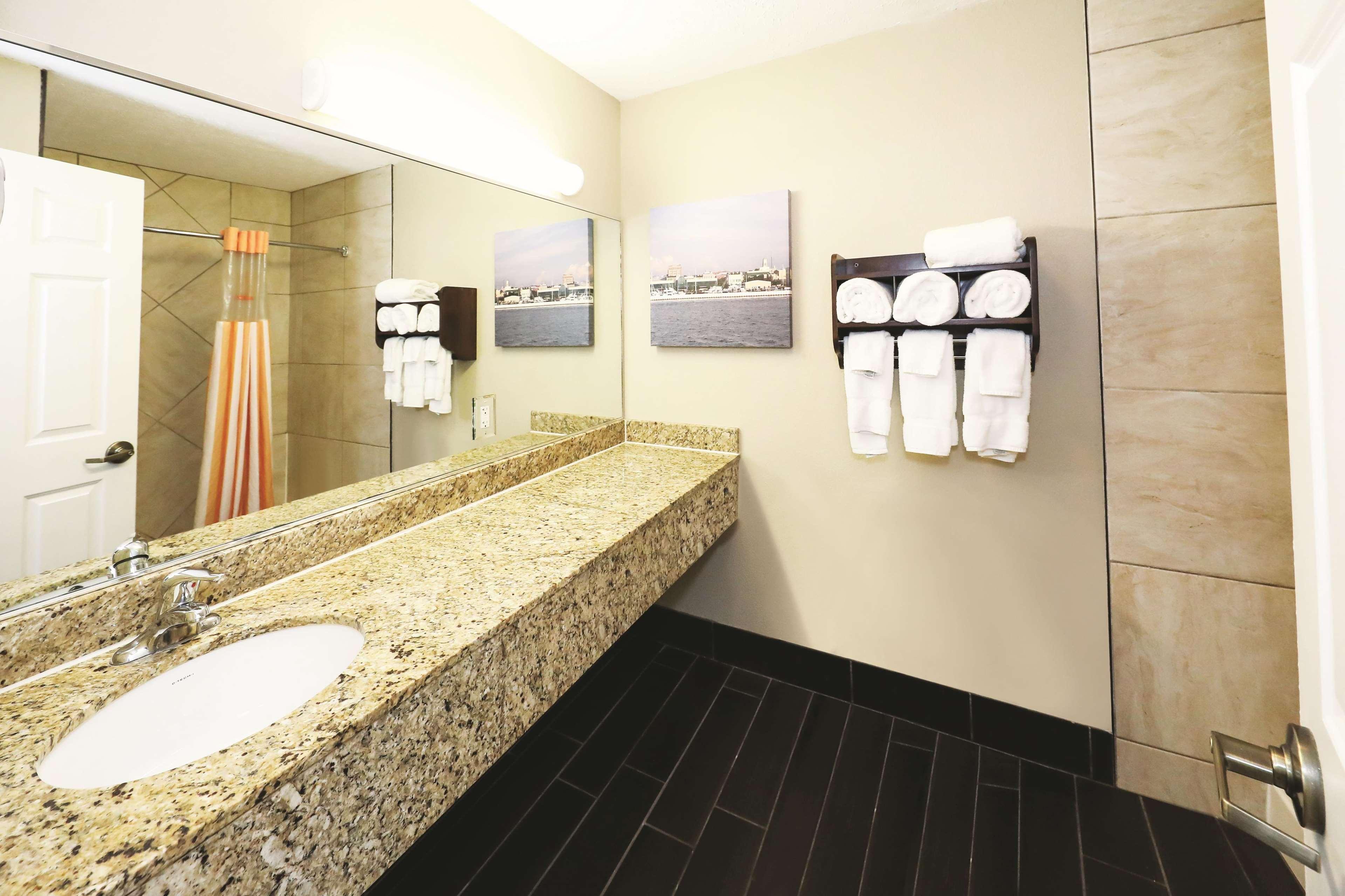La Quinta Inn By Wyndham Sandusky Near Cedar Point Екстер'єр фото