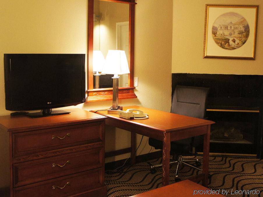 La Quinta Inn By Wyndham Sandusky Near Cedar Point Екстер'єр фото