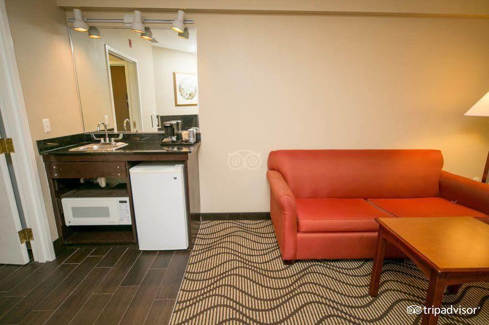 La Quinta Inn By Wyndham Sandusky Near Cedar Point Екстер'єр фото